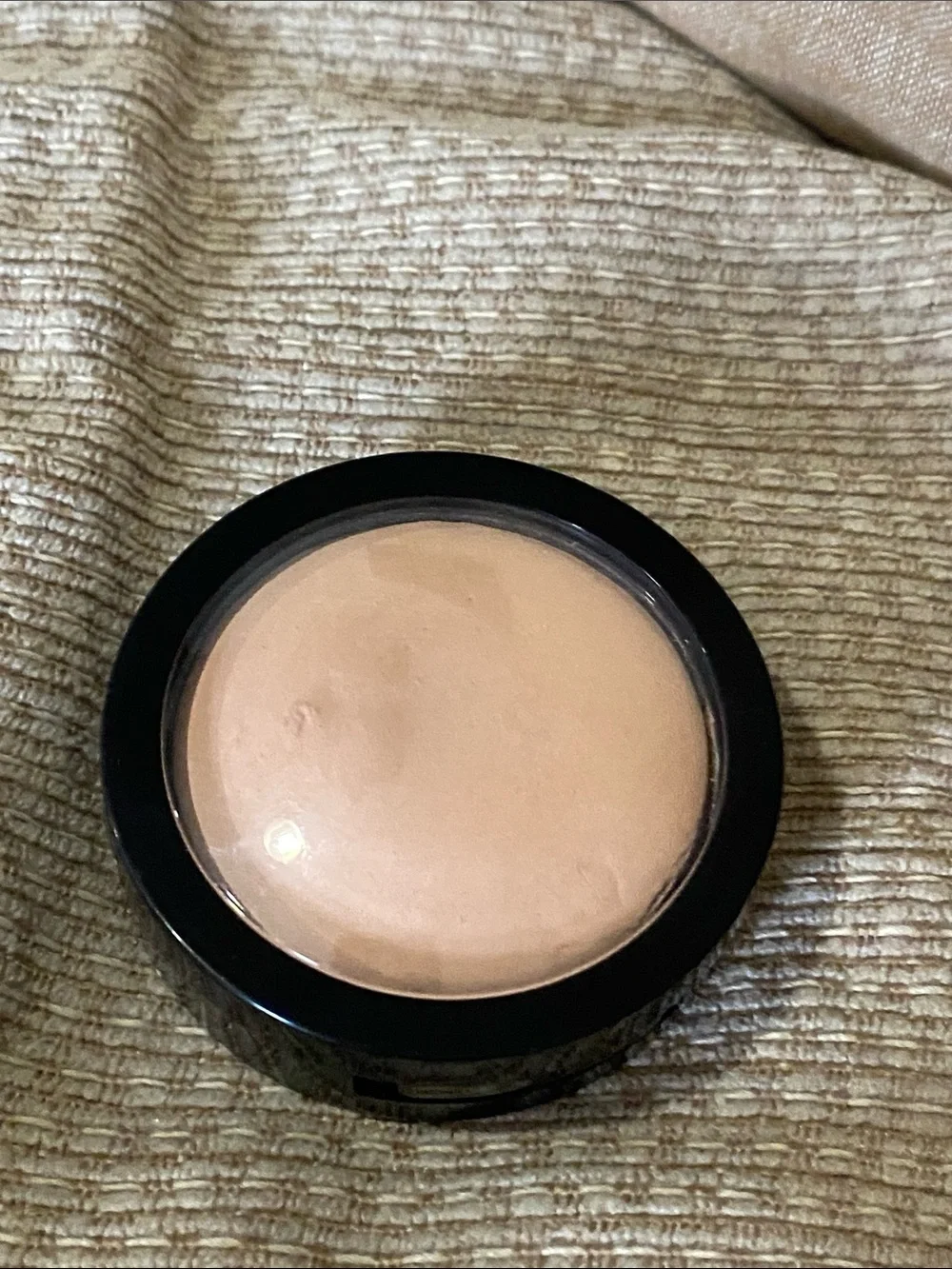 Laura Geller light beige